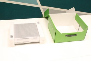 Dibandingkan Kinect sebelumnya, Kinect sekarang terlihat lebih besar dan berat. (kredit foto: businessinsider