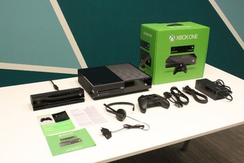Inilah isi lengkap isi kotak Xbox One. (kredit foto: businessinsider)