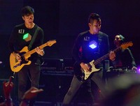 Giring cs mengusung Nidji Electronic Version (NEV). (dok. Musica)