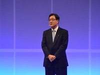 Presiden Mitsubishi Motors Corporation Osamu Masuko memberikan sambutan dalam pembukaan Tokyo Motor Show di Park Tower Tokyo.