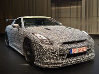 Nissan GT-R saat ini didukung oleh mesin V6 berkapasitas 3.8 liter yang sudah dilengkapi twin-turbo untuk memberikan tenaga sampai 545 bhp dan torsi 463 lb-ft.