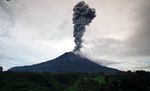 Abu Sinabung Selimuti Desa Brastepu