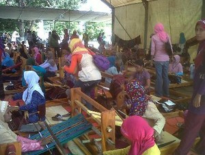 200 Penenun Alor Ramaikan Pembukaan SWARNAFest 2013