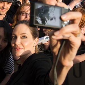 Selfie Ditahbiskan Jadi Word of the Year Kamus Oxford