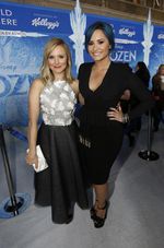 Rambut Biru Demi Lovato