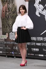 Serasinya IU dan Jang Geun Suk