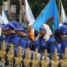 Kawal Penetapan UMK 2014, Buruh Ancam Menginap di Grahadi