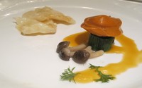 Braised fish maw, baby abalone dengan ikan dan bayam disiram saus tiram.