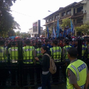 Tuntut UMK Layak, Seribuan Buruh akan Menginap di Gedung DPRD Bandung