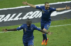 Tim besutan Didier Deschamps itu akhirnya lolos ke Piala Dunia berkat aggregat 3-2. REUTERS/Gonzalo Fuentes.