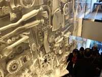 Di tempat ini, Lexus pun ingin membangun kembali kedekatan antara manusia dan mobil, desain terkini, seni, fashion hingga teknologi.