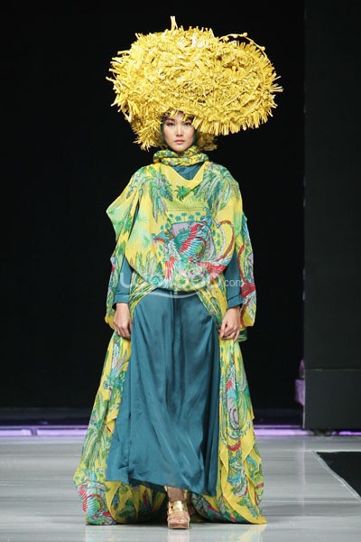 Jakarta, Indonesia - 22 Oktober. Feny Mustafa Queen of Scraft. Jakarta Fashion Week 2014 at Senayan City. 22 Oktober 2013. Jakarta. [Foto: Mohammad Abduh/Wolipop]