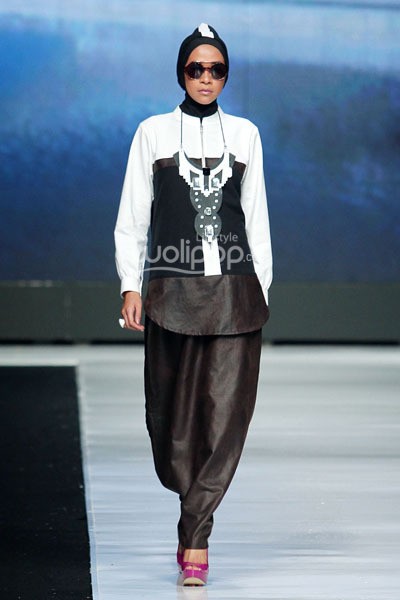 Jakarta, Indonesia - 22 Oktober. Hannie Hananto Saga City. Jakarta Fashion Week 2014 at Senayan City. 22 Oktober 2013. Jakarta. [Foto: Mohammad Abduh/Wolipop]