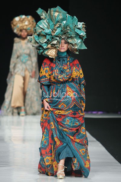 Jakarta, Indonesia - 22 Oktober. Feny Mustafa Queen of Scraft. Jakarta Fashion Week 2014 at Senayan City. 22 Oktober 2013. Jakarta. [Foto: Mohammad Abduh/Wolipop]