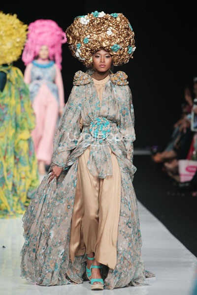 Jakarta, Indonesia - 22 Oktober. Feny Mustafa Queen of Scraft. Jakarta Fashion Week 2014 at Senayan City. 22 Oktober 2013. Jakarta. [Foto: Mohammad Abduh/Wolipop]