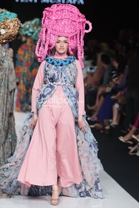 Jakarta, Indonesia - 22 Oktober. Feny Mustafa Queen of Scraft. Jakarta Fashion Week 2014 at Senayan City. 22 Oktober 2013. Jakarta. [Foto: Mohammad Abduh/Wolipop]