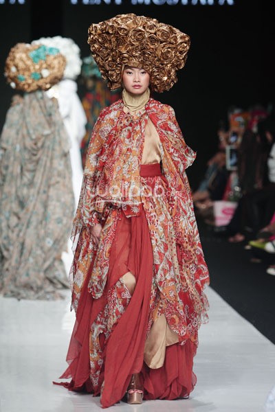 Jakarta, Indonesia - 22 Oktober. Feny Mustafa Queen of Scraft. Jakarta Fashion Week 2014 at Senayan City. 22 Oktober 2013. Jakarta. [Foto: Mohammad Abduh/Wolipop]