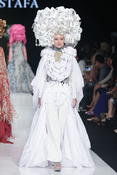 Jakarta, Indonesia - 22 Oktober. Feny Mustafa Queen of Scraft. Jakarta Fashion Week 2014 at Senayan City. 22 Oktober 2013. Jakarta. [Foto: Mohammad Abduh/Wolipop]