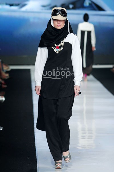 Jakarta, Indonesia - 22 Oktober. Hannie Hananto Saga City. Jakarta Fashion Week 2014 at Senayan City. 22 Oktober 2013. Jakarta. [Foto: Mohammad Abduh/Wolipop]