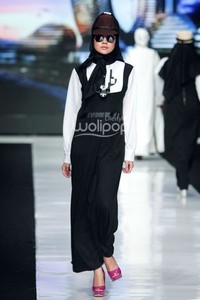 Jakarta, Indonesia - 22 Oktober. Hannie Hananto Saga City. Jakarta Fashion Week 2014 at Senayan City. 22 Oktober 2013. Jakarta. [Foto: Mohammad Abduh/Wolipop]