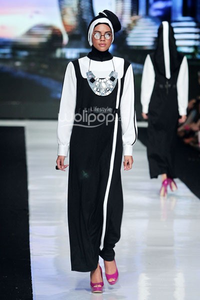 Jakarta, Indonesia - 22 Oktober. Hannie Hananto Saga City. Jakarta Fashion Week 2014 at Senayan City. 22 Oktober 2013. Jakarta. [Foto: Mohammad Abduh/Wolipop]