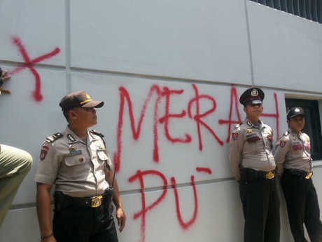 Puas Corat-coret, Pendemo di Kedubes Australia Bubar 