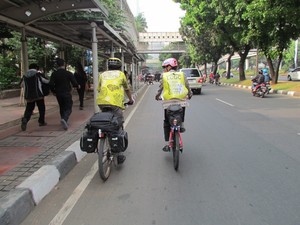 Kritik Mobil Murah, LCGC Dipelesetkan Lebih Cerdas Gowes Coy