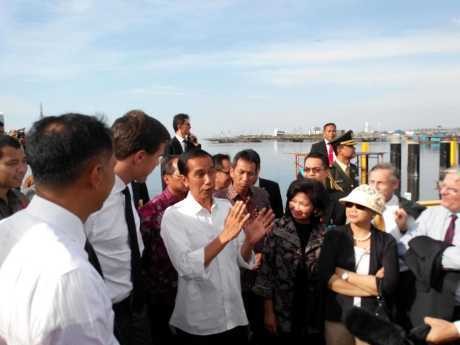 Jokowi, PM Belanda dan Gita Kompak Berkemaja Putih di Waduk Pluit