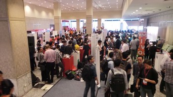     Lebih dari 100 startup dari Indonesia, Taiwan, Vietnam, Singapura, Filipina dan sejumlah negara Asia lainnya memamerkan dan menampilkan produk mereka. Pengunjung bisa mencari tahu startup yang menarik minat mereka, bertemu dan berbagi pengalaman dengan para entepreneur di bidang teknologi, mulai dari layanan mobile hingga game.