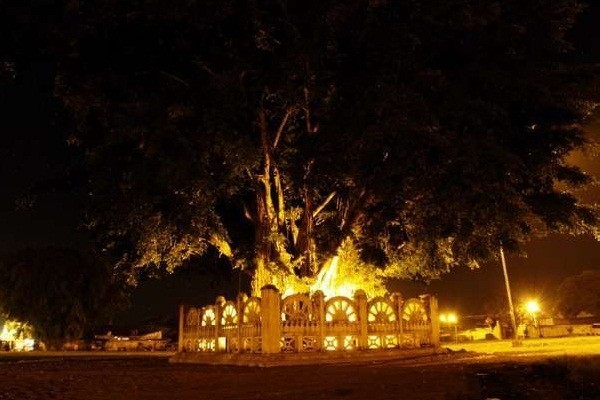 5 Tempat Wisata dengan Mitos Favorit Anda