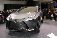 Mobil bertampang seram ini kemudian diperkuat dengan mesin 2.0 liter yang sudah dilengkapi dengan turbo.