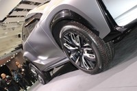 Lexus LF-NX adalah sebuah Sport Utility Vehicle (SUV) yang memiliki dimensi 4.640x1.870x2.700 mm dengan wheelbase 2.700 mm.