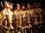 Siswa SD Unjuk Kebolehan Bermain Angklung
