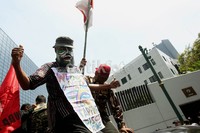 Pendemo mengecam tindakan spionase yang dilakukan oleh Australia terhadap Indonesia.