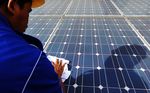 Merawat Panel Tenaga Surya