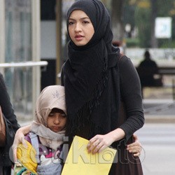 Untuk Film, Raline Shah Banyak Belajar Proses Spiritual Sebelum Kenakan Hijab