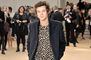 Kaos Burberry Bekas Milik Personel One Direction Dilelang, Terjual Rp 56 Jutaan