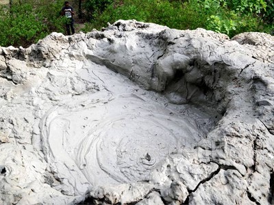 Menengok Gunung Lumpur di Madura