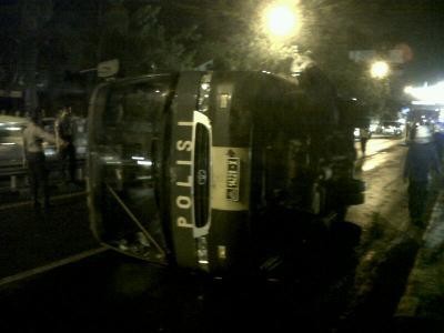 Polisi Selidiki Penyebab Bus Polda Jatim Terguling di Wonokromo