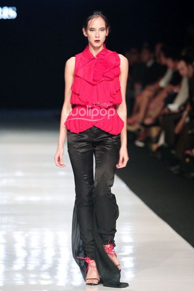 Jakarta, Indonesia - 22 Oktober. Harry Halim VENA. Jakarta Fashion Week 2014 at Senayan City. 22 Oktober 2013. Jakarta. [Foto: Mohammad Abduh/Wolipop]