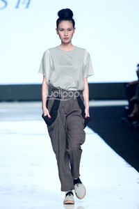 Jakarta, Indonesia - 22 Oktober. Kle by Kleting Insurgency. Jakarta Fashion Week 2014 at Senayan City. 22 Oktober 2013. Jakarta. [Foto: Mohammad Abduh/Wolipop]