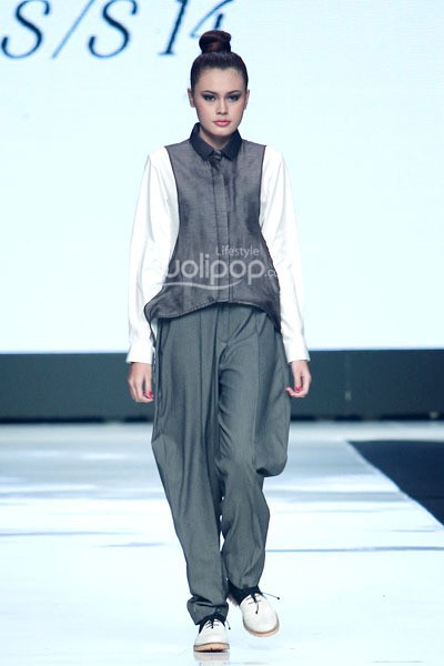 Jakarta, Indonesia - 22 Oktober. Kle by Kleting Insurgency. Jakarta Fashion Week 2014 at Senayan City. 22 Oktober 2013. Jakarta. [Foto: Mohammad Abduh/Wolipop]