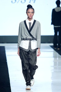 Jakarta, Indonesia - 22 Oktober. Kle by Kleting Insurgency. Jakarta Fashion Week 2014 at Senayan City. 22 Oktober 2013. Jakarta. [Foto: Mohammad Abduh/Wolipop]