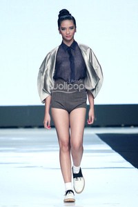 Jakarta, Indonesia - 22 Oktober. Kle by Kleting Insurgency. Jakarta Fashion Week 2014 at Senayan City. 22 Oktober 2013. Jakarta. [Foto: Mohammad Abduh/Wolipop]