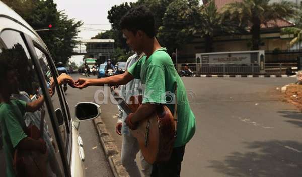  Pengamen Waria, Pantang Pergi Sebelum Diberi 