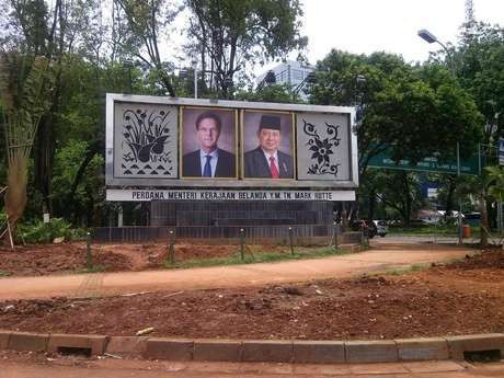 Soal Pohon Halangi Billboard Foto SBY, Jokowi: Lebih Mudah Cabut Pohonnya