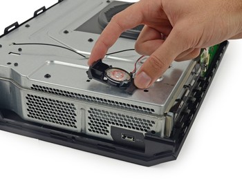 Tak disangka, di dalam Xbox One terdapat speaker mungil seperti ini. Penempatannya juga bagus dan mudah dibongkar. (credit foto: iFixit)