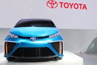 Mobil ini sendiri merupakan mobil konsep yang bisa dipandang sebagai pemanasan bagi Toyota. Sebab Toyota pernah mengatakan kalau pada 2015 mendatang mereka hendak mulai menjual mobil berbahan bakar hidrogen sebagai alternatif BBM saat ini.