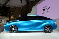 Namun, mengisi bahan bakar juga tidak terlalu sulit karena merek Jepang ini mengatakan hanya butuh waktu 3 menit untuk melakukan hal itu ke 2 tangki hidrogen yang dirancang khusus di mobil ini.