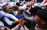 FPI-Polisi Saling Dorong di Kedubes Australia